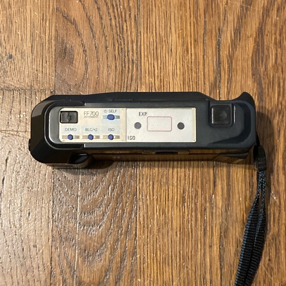 Ricoh FF-700 RARE 35mm Point and Shoot Film Camera No Battery - Picture 3 of 4